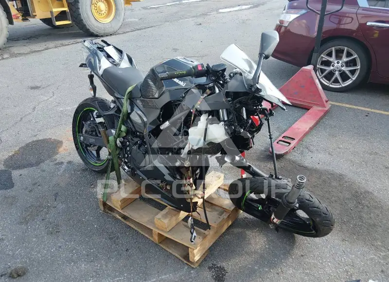 2022 Kawasaki EX400 фото