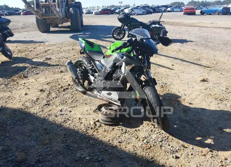 2022 Kawasaki EX400 photo
