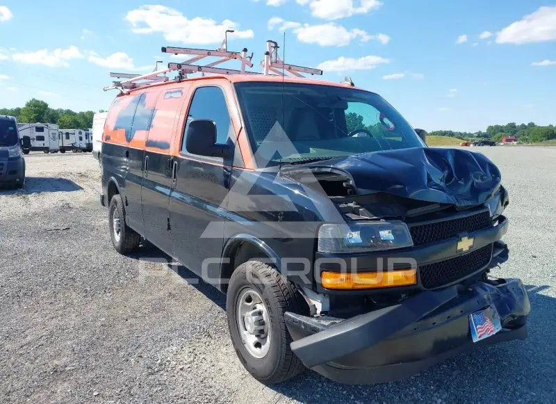 2022 Chevrolet EXPRESS photo