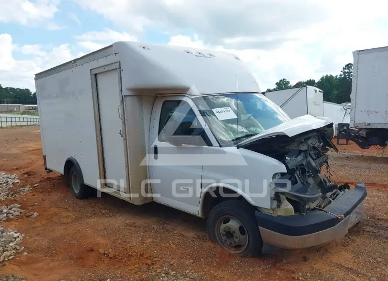 2022 Chevrolet Express фото