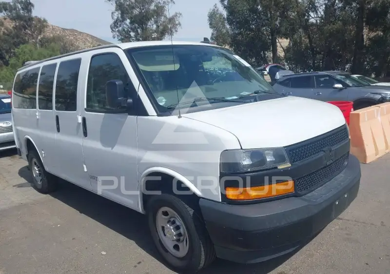 2022 Chevrolet Express фото
