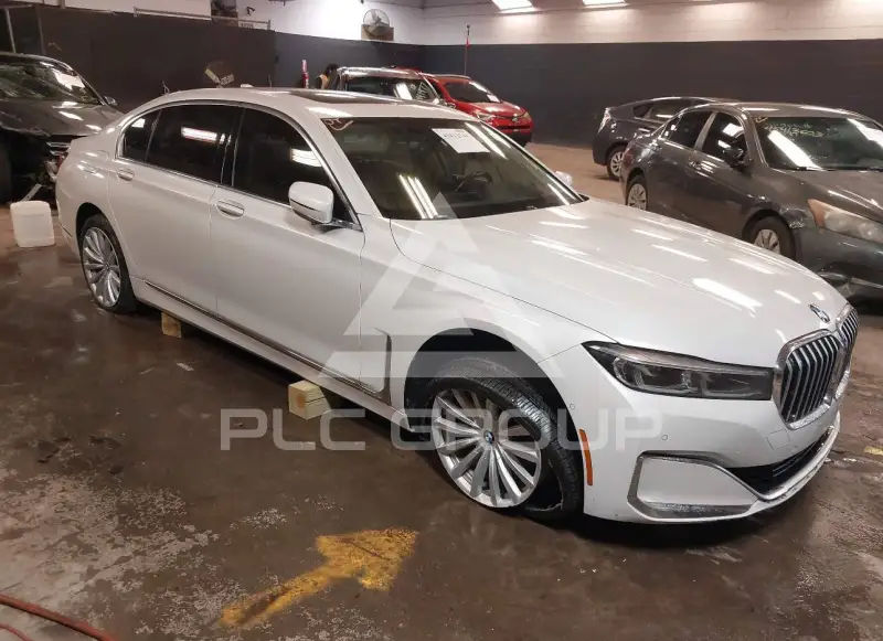 2022 BMW 740 фото