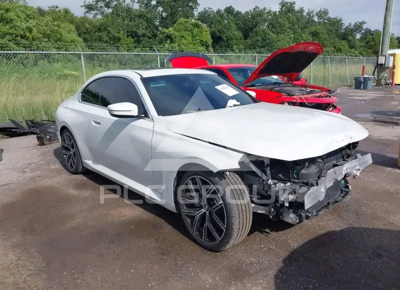 2022 BMW 230 photo