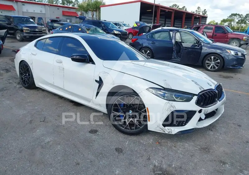 2022 BMW M8 photo