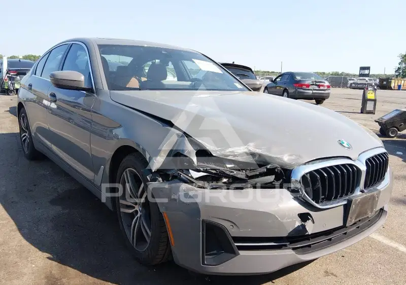 2022 BMW 530 фото