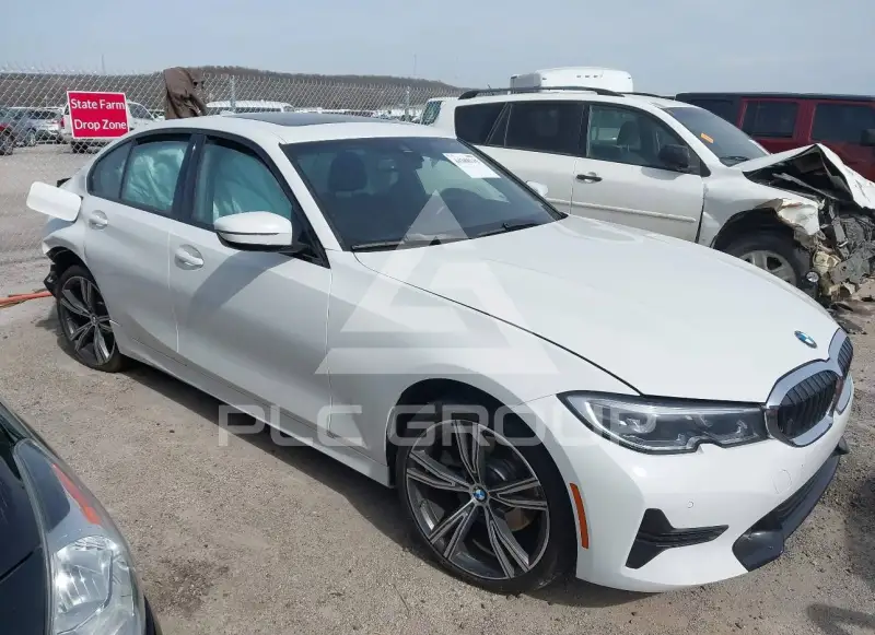 2022 BMW 330 photo
