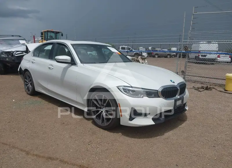 2022 BMW 330 photo