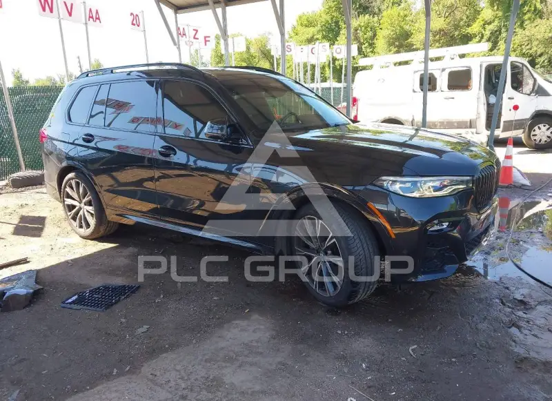2022 BMW X7 photo