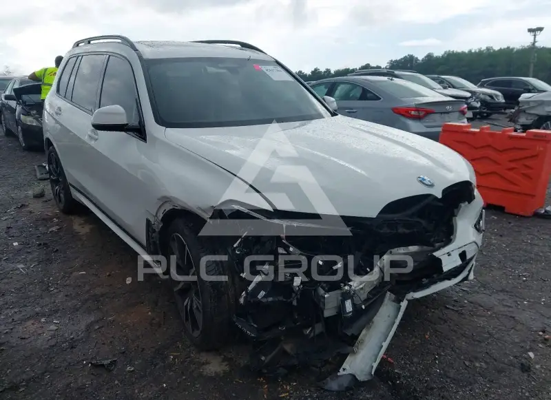 2022 BMW X7 фото