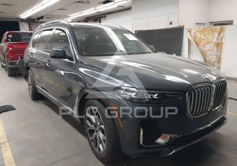 2022 BMW X7 фото