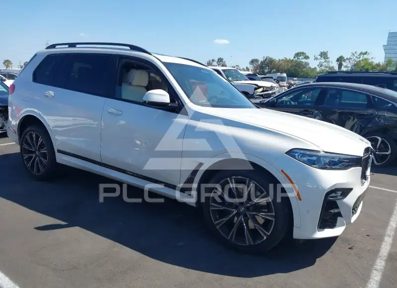 2022 BMW X7 фото