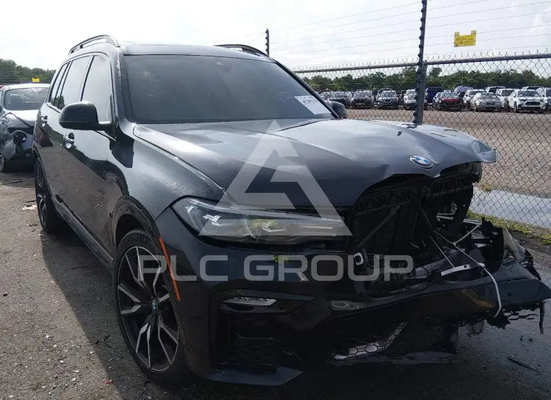 2022 BMW X7 photo