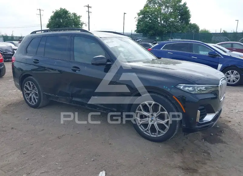 2022 BMW X7 фото