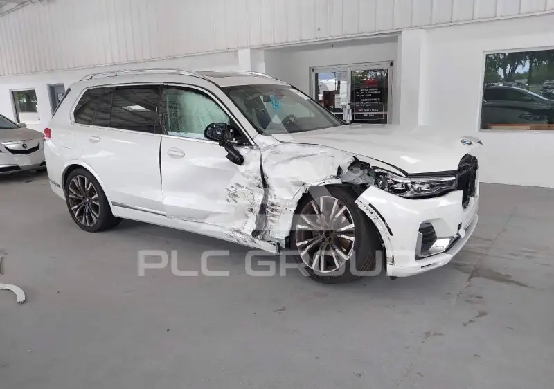 2022 BMW X7 фото