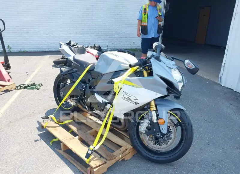 2022 Suzuki GSX-R750 фото
