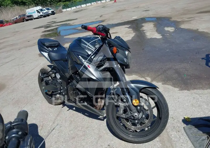 2022 Suzuki GSX-S750 photo