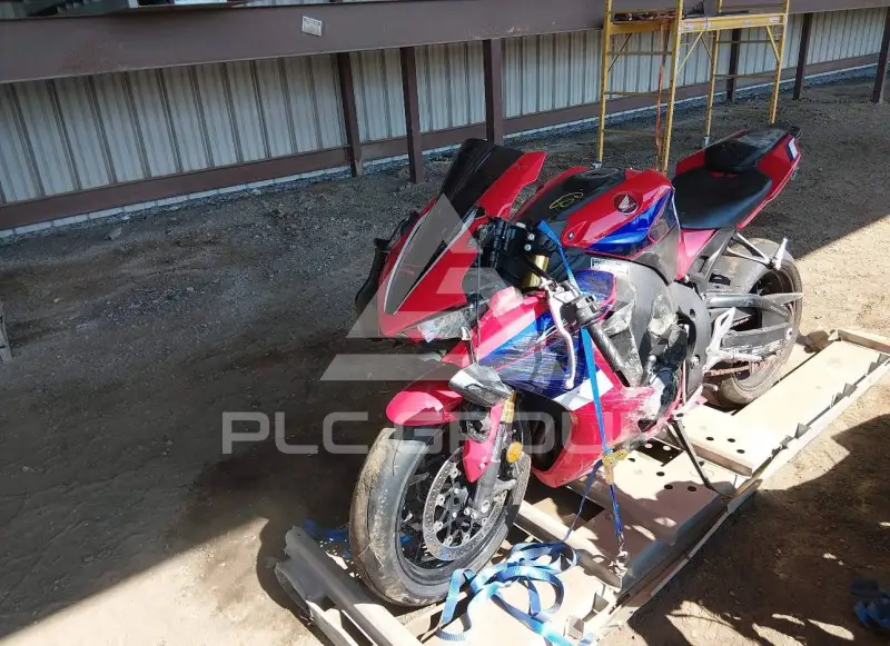 2022 Honda CBR1000 фото