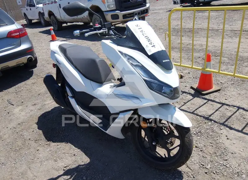 2022 Honda PCX фото