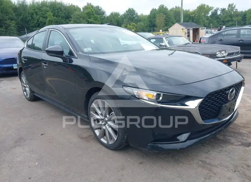 2022 Mazda 3 photo