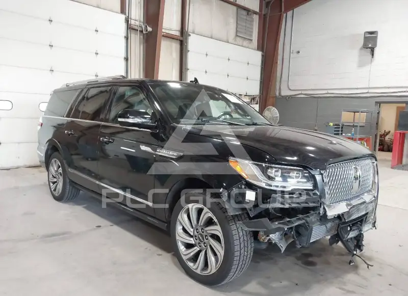 2022 Lincoln NAVIGATOR photo