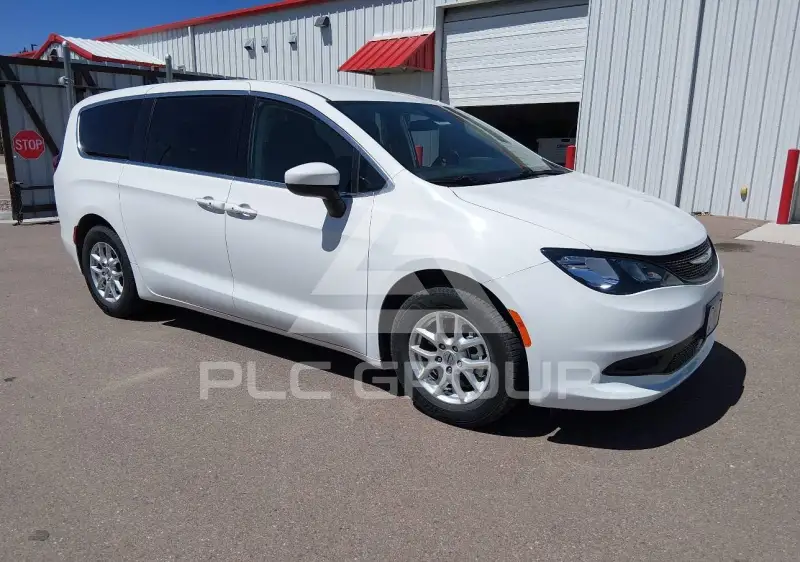 2022 Chrysler VOYAGER фото