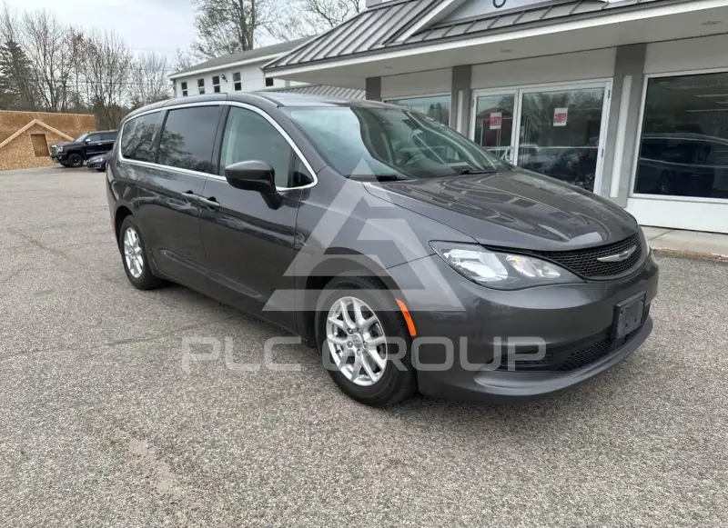 2022 Chrysler VOYAGER фото