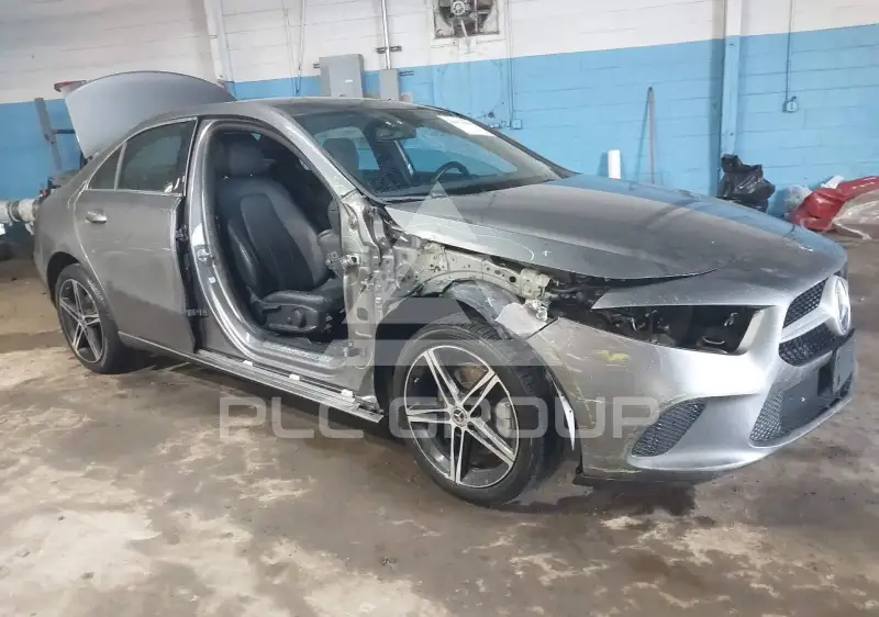 2022 Mercedes Benz A 220 фото