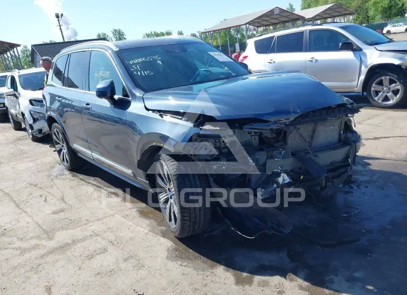 2022 Volvo XC90 фото