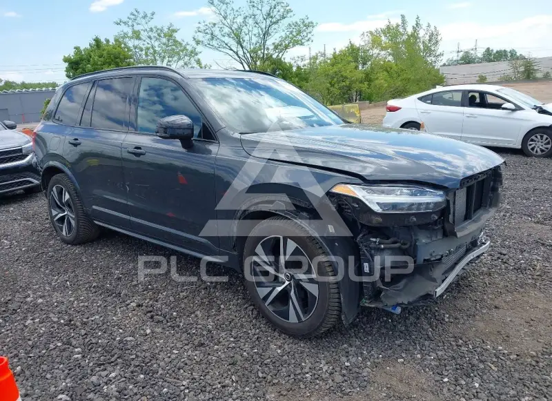 2022 Volvo XC90 фото