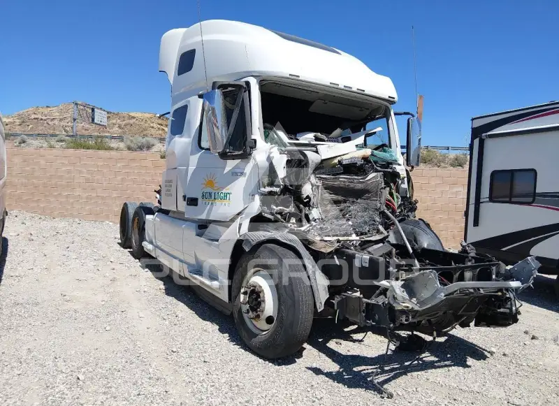 2022 Volvo VNL фото