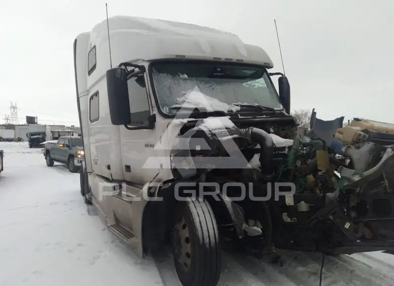 2022 Volvo VNL photo