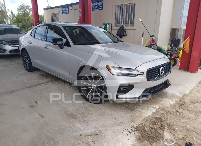 2022 Volvo S60 фото