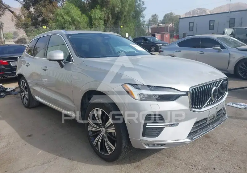 2022 Volvo XC60 фото