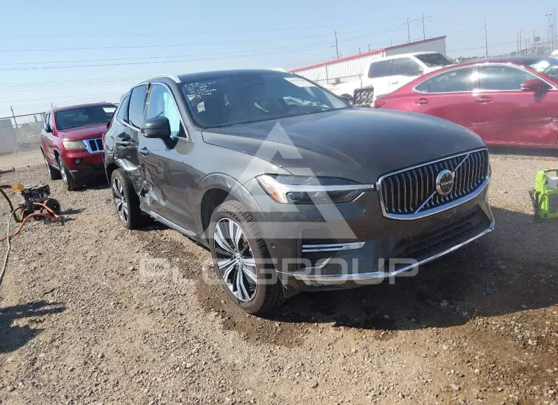 2022 Volvo XC60 фото