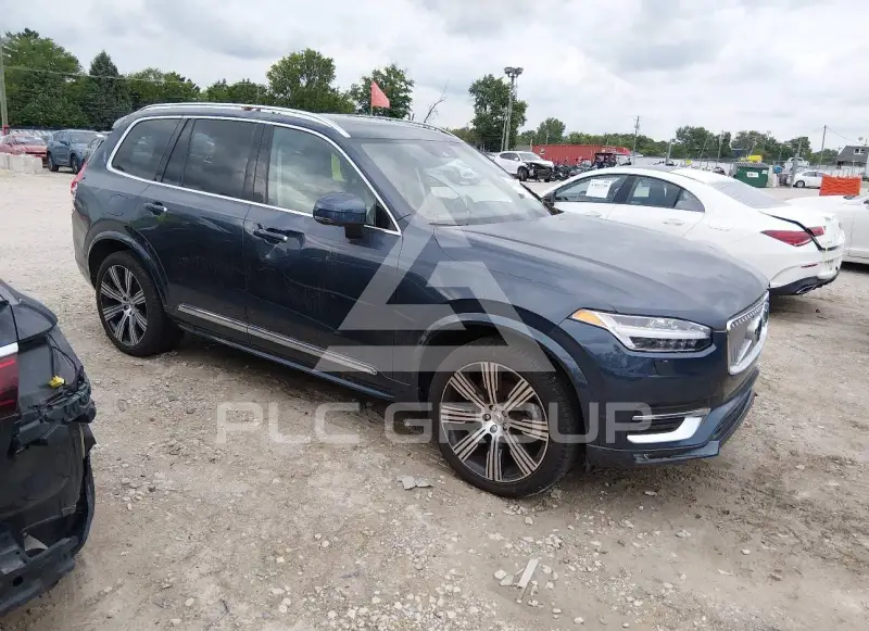 2022 Volvo XC90 photo