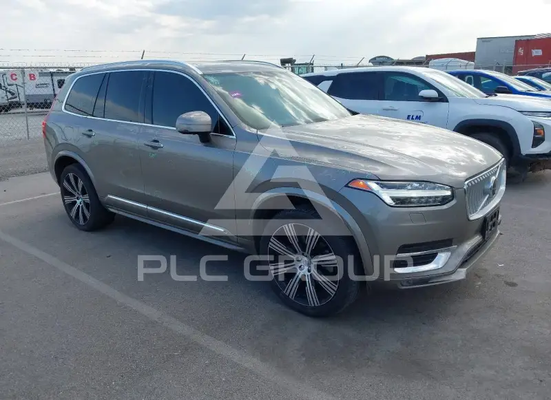 2022 Volvo XC90 фото