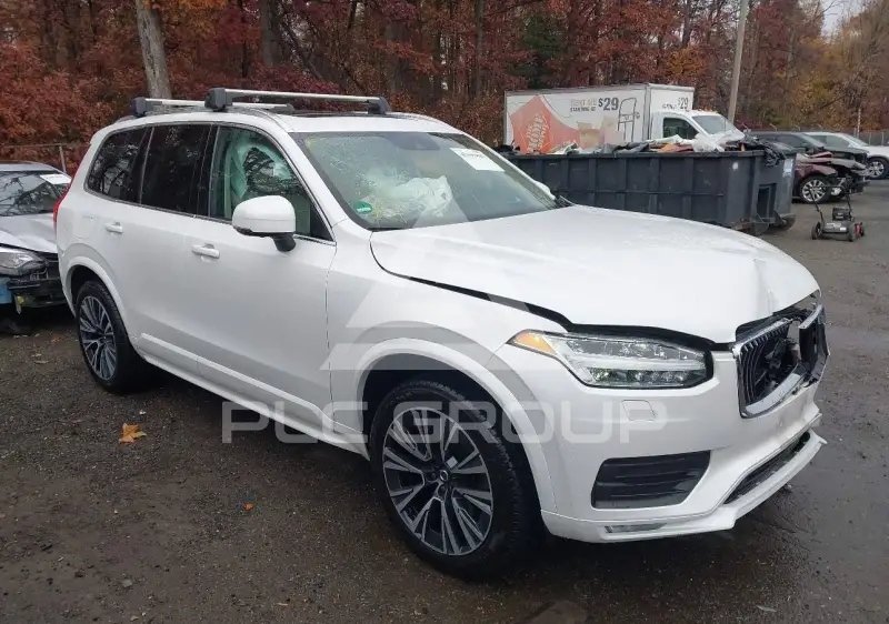 2022 Volvo XC90 фото