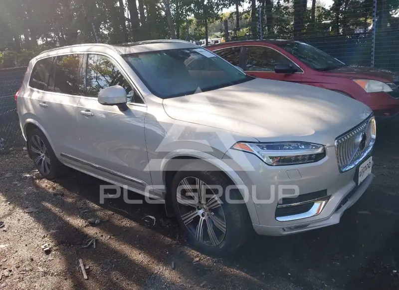 2022 Volvo XC90 фото