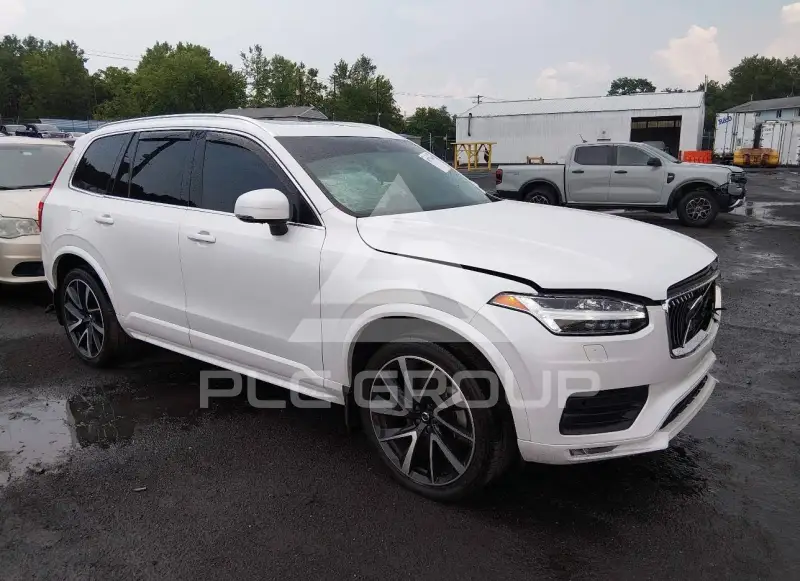 2022 Volvo XC90 фото