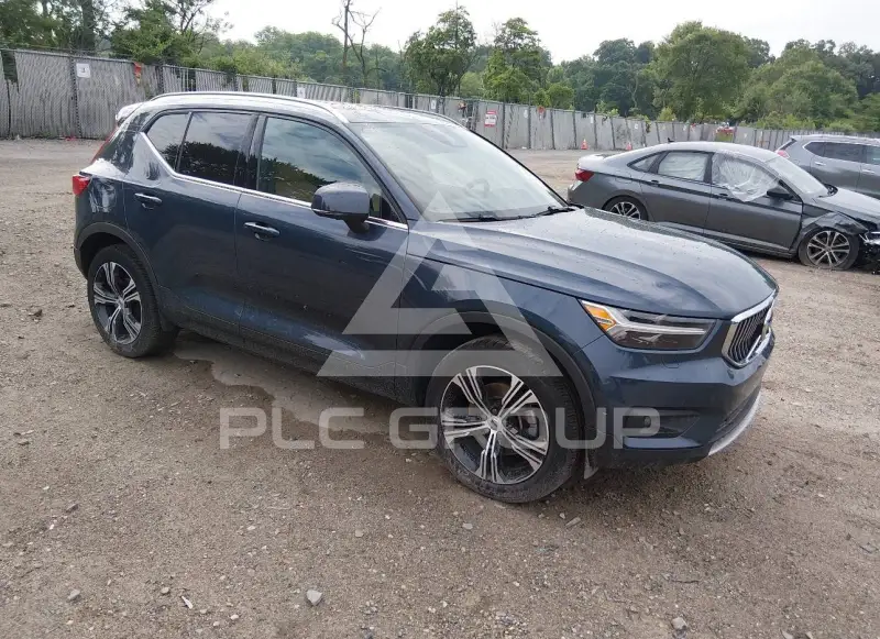 2022 Volvo XC40 photo