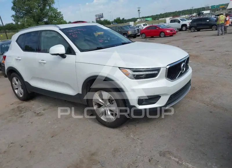 2022 Volvo XC40 photo
