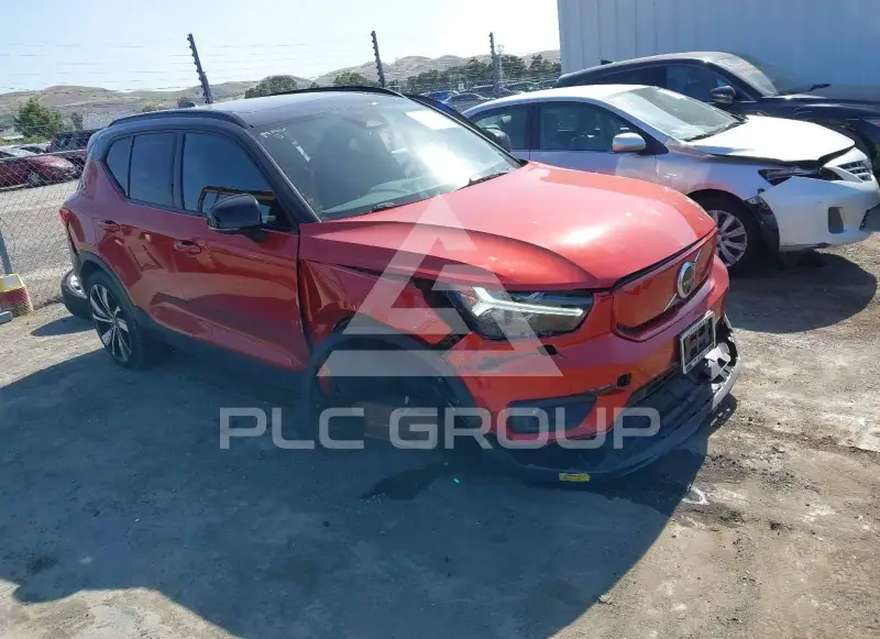 2022 Volvo XC40 фото