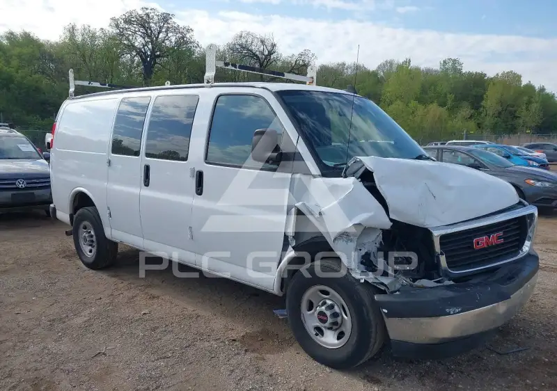 2022 GMC Savana фото