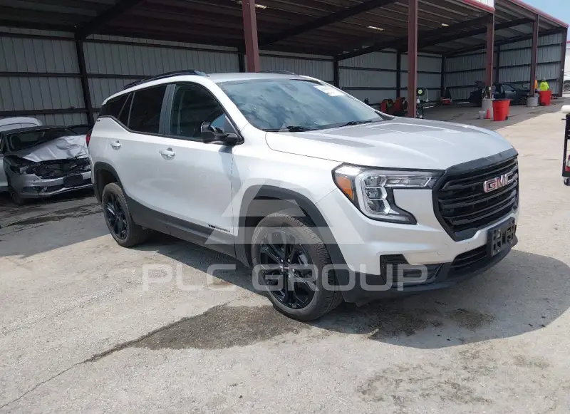 2022 GMC TERRAIN photo