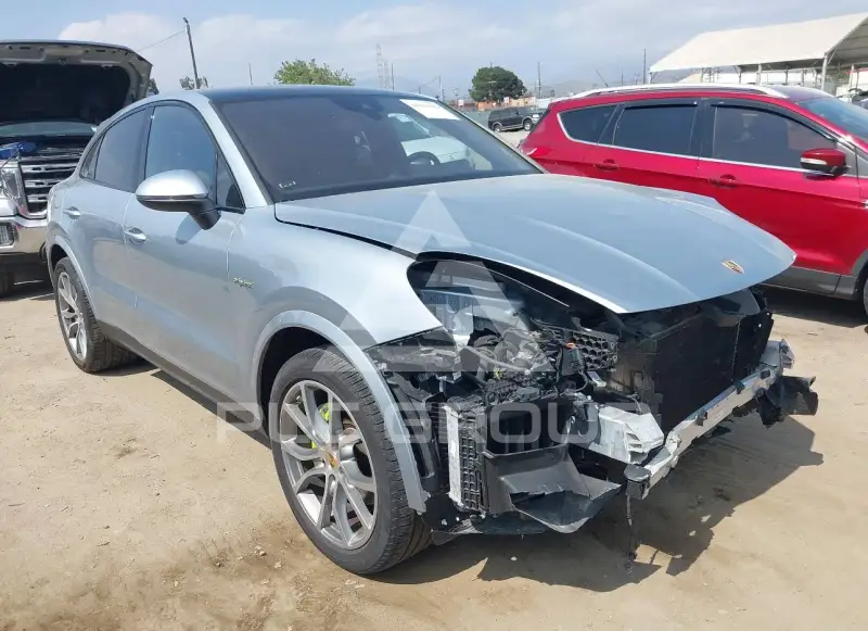 2022 Porsche CAYENNE photo