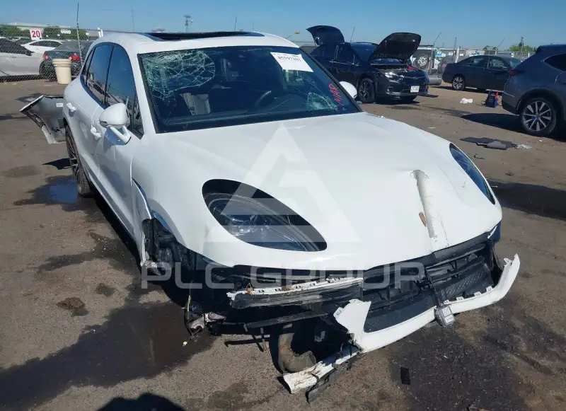 2022 Porsche MACAN photo