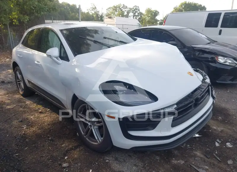 2022 Porsche MACAN photo