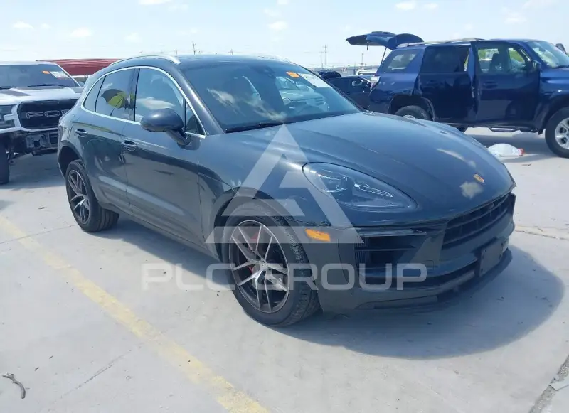 2022 Porsche MACAN photo