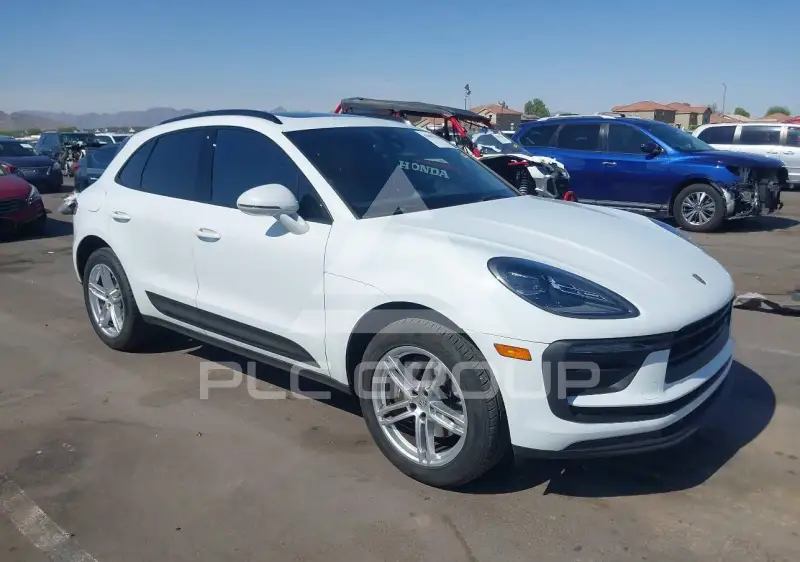 2022 Porsche MACAN photo