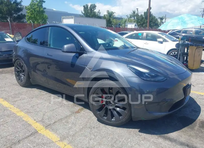 2022 Tesla Model Y VIN: 7SAYGDEF1NF411048 из США - PLC Group